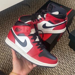 Jordan 1 Mid